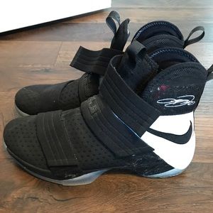 Lebron Soldier 10